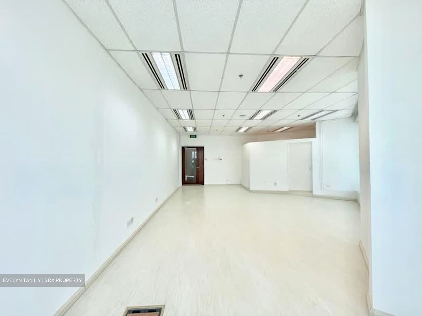 Sunshine Plaza (D7), Office #545475641